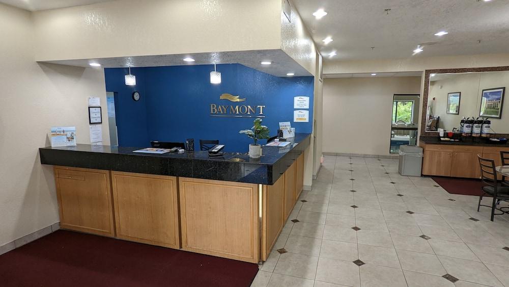 Baymont By Wyndham Lawrence Hotel Eksteriør billede