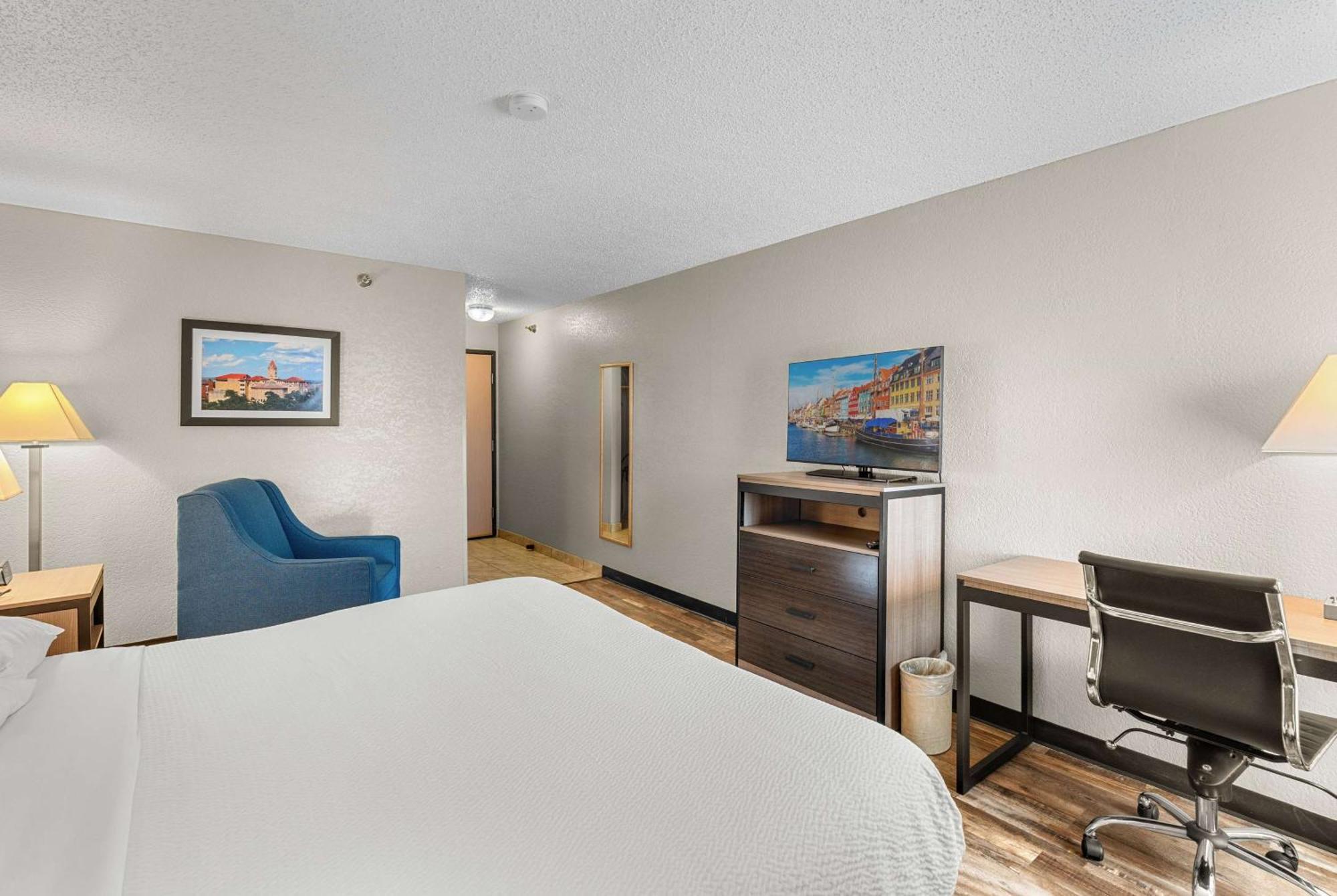 Baymont By Wyndham Lawrence Hotel Eksteriør billede